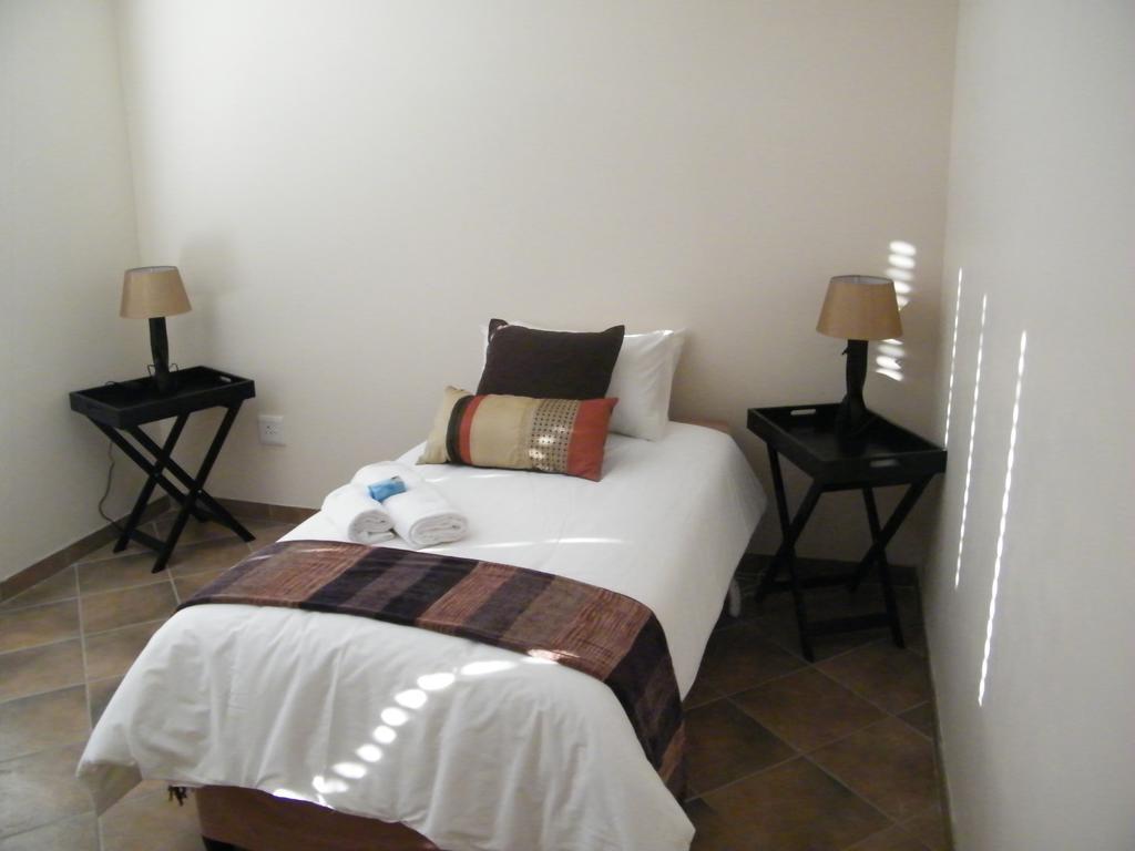 Airport Lodge Guest House Kempton Park Esterno foto